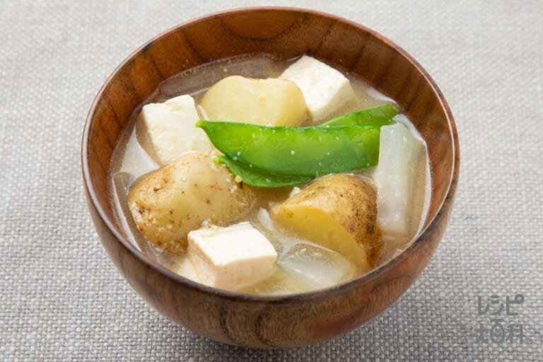 じゃがいもと厚揚げの煮物 – シニアのレシピ