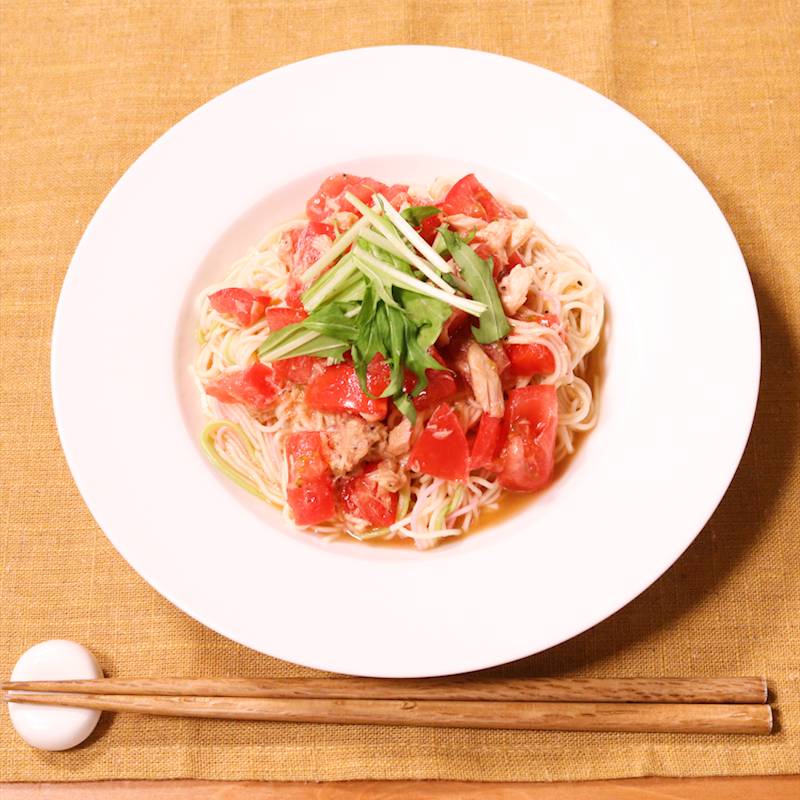 ＼リピート必至！ 大葉香るトマトツナそうめん にんにく風味