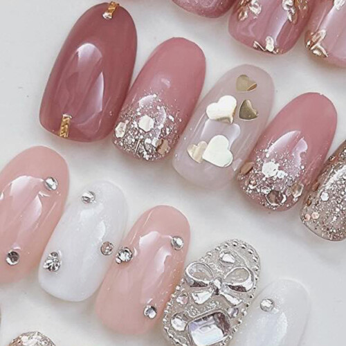 バレンタインマカロン2025♡ ダスティピンクと赤寄りのワインレッドの2色のマカロンで、落ち着いた色合いの大人可愛いBOXとなっております💖BOX内容左上1段目 ＊生キャラメルショコラ くまさん＊メープルショコラ プレゼント＊ドバイチョコ ピスタチオチョコ