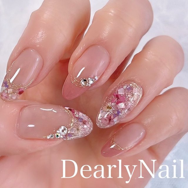 万博のJRのオフィシャルストアで売ってるマカロン 単体で食べたら思ったより甘いと思ってたけど、牛乳とお供に食べたらめっちゃ美味しかった *´ч`*相性抜群🤍ストロベリーマカロンJRオフィシャルストア大阪関西万博