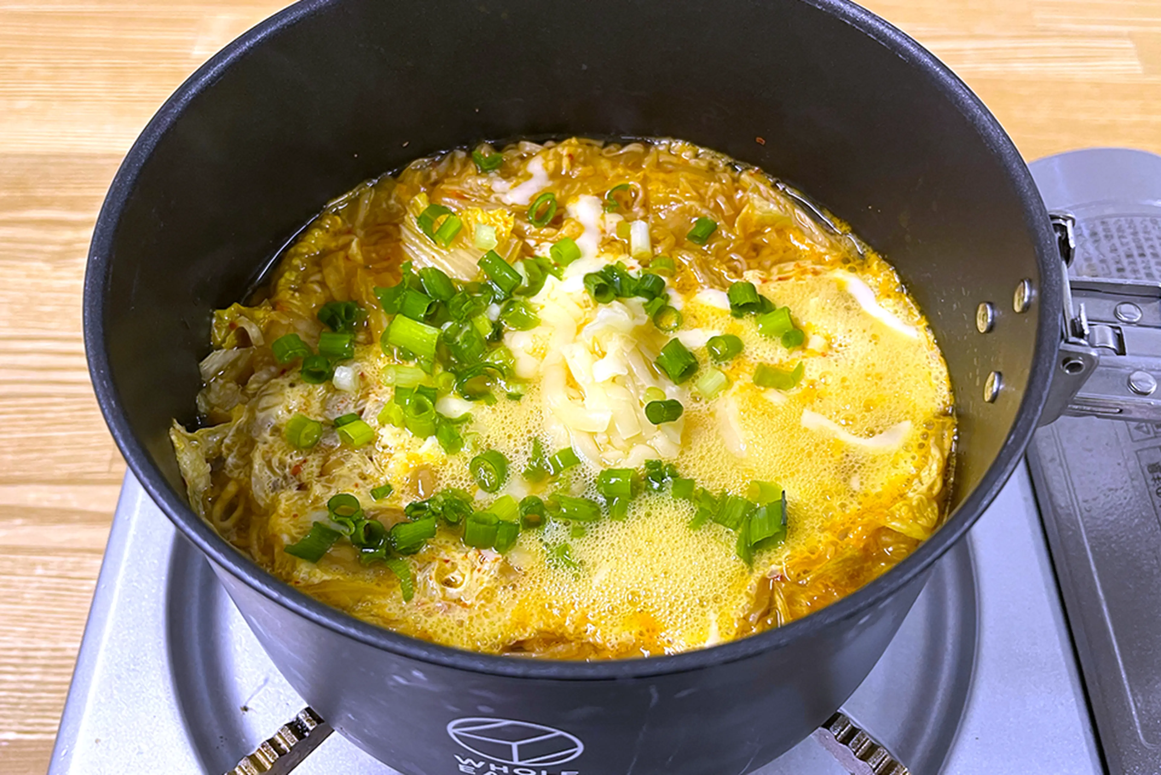 チキンラーメンのアレンジ方法15選！ちょい足しから手の込んだレシピまで紹介料理・レシピBE-PAL キャンプ、アウトドア、自然派生活の情報源ビーパル