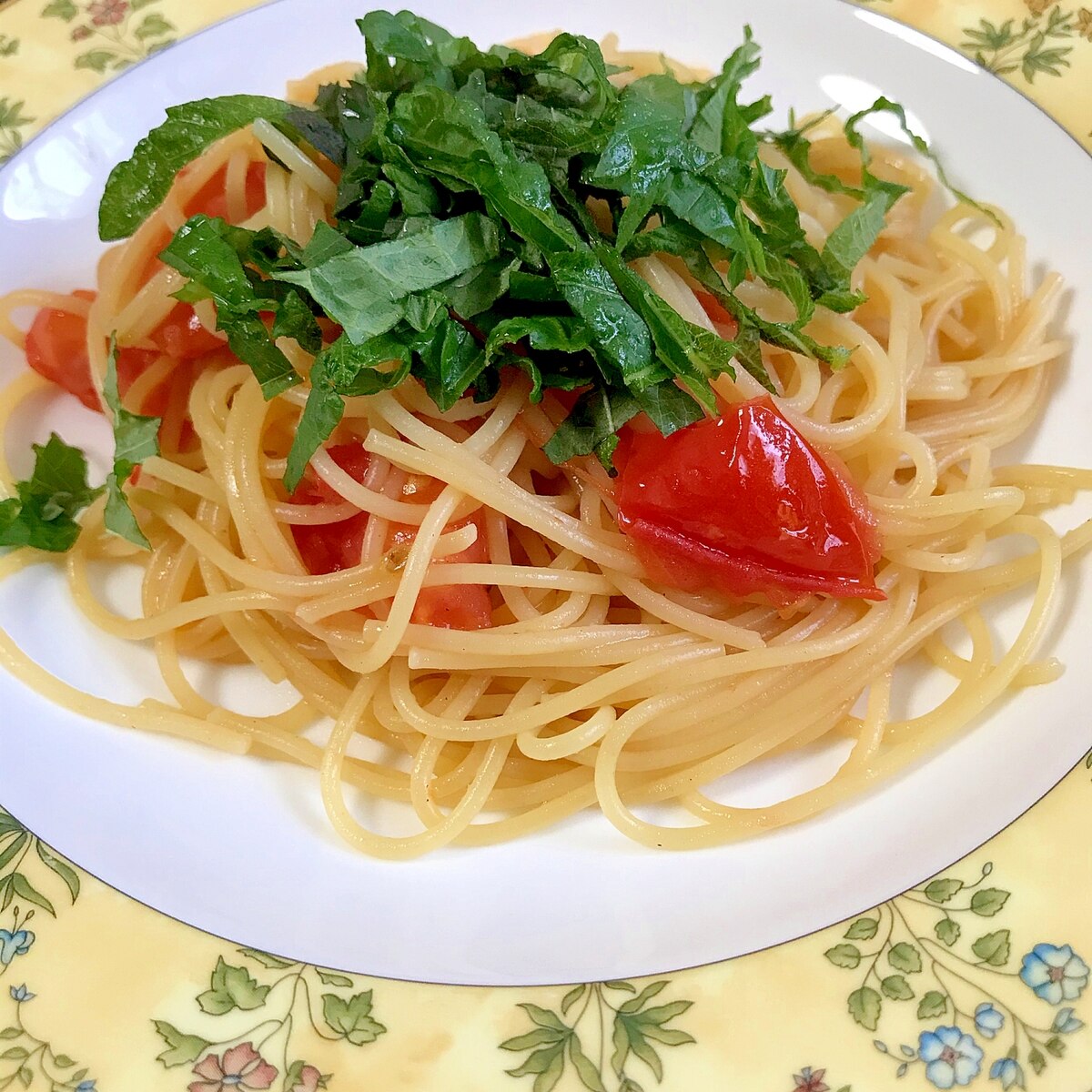 トマトと大葉のニンニクパスタ レシピ・作り方 by 水玉模様 - 楽天レシピ