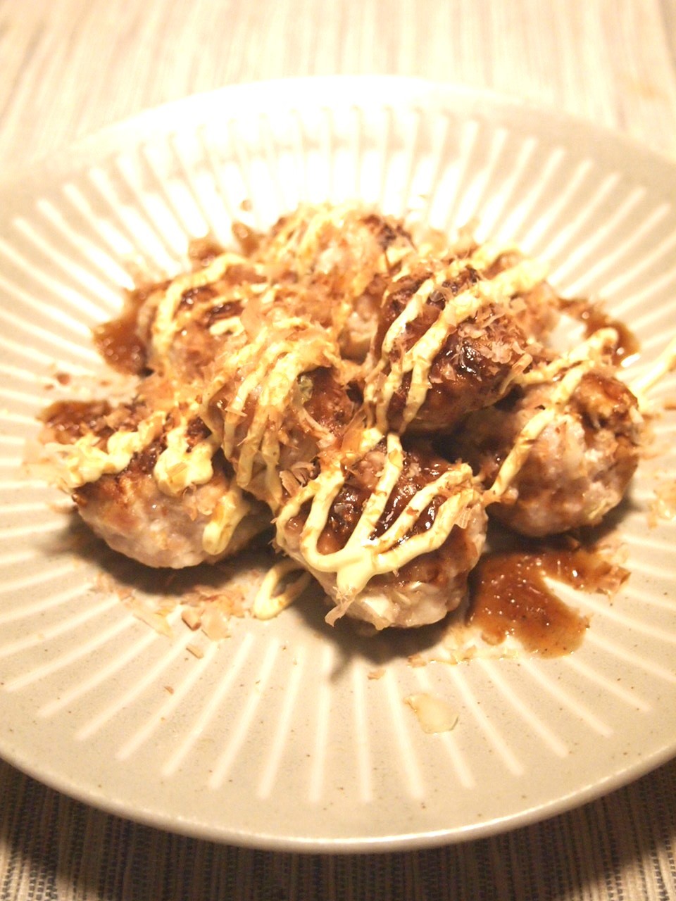 いとえり家流のコスパ最強キャベツたっぷりたこ焼き✨✨, ポイントは3つ！, ①誰がなんと言おうとたっぷりキャベツ, ②タコみじん切りでコスパ◎,③塩昆布でだしのうまみガツン🔥, みんなも試してみてね✨✨,たこ焼き時短料理簡単レシピ