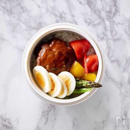 お弁当の「地味なおかず」がかわいく見える詰め方講座 7 ハンバーグ&ほうれん草のごま和えレシピフード・レシピMart マート 公式サイト光文社