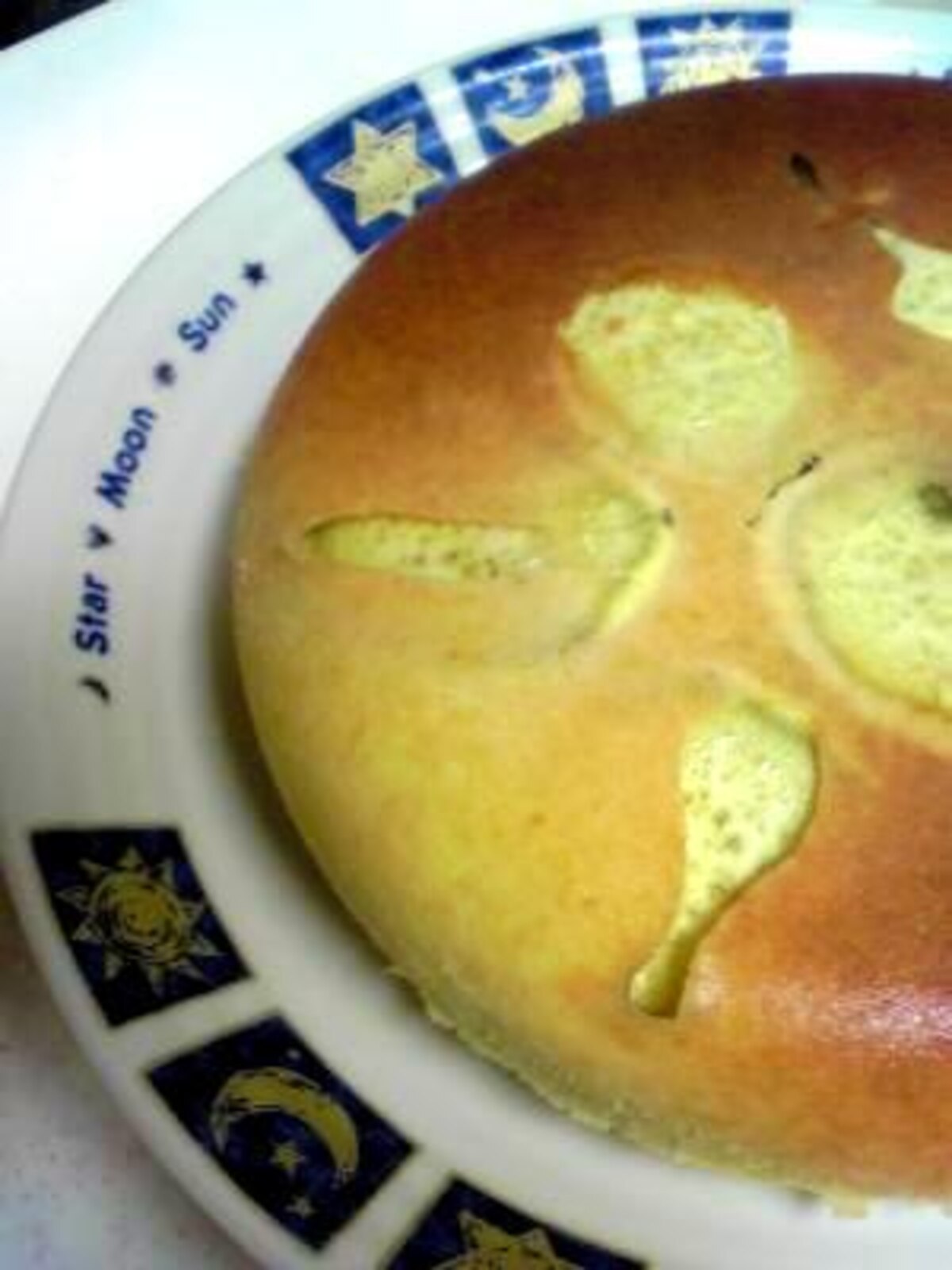 オーブン不要・炊飯器で作れる😋, 「さつまいもスフレチーズケーキ」,3合炊き炊飯器使用 , ・さつまいも100g,・スライスチーズ4枚, ・牛乳大さじ2, ・卵3個, ・ホットケーキミックス40g,・グラニュー糖60g,30gメレンゲ用・30g生地用 , ・サラダ油少々,