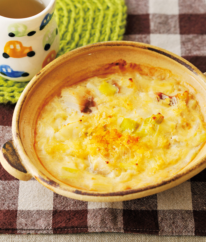 鶏もも肉にたっぷりのネギだれをかけるご飯がとっても進むおかずです‼️,白ネギのシャキシャキ食感とポン酢のさっぱり感が相性良く、ジューシーに焼き上げた鶏もも肉にとってもよく合いますよ✨,自家製だれはみじん切りにして調味料と混ぜるだけなのでとても簡単🤙,たれが余っても冷蔵保存でき日持ちし、こちらのレシピ意外にも冷奴やしゃぶしゃぶのたれなど幅広く活用していただけますよ🩷,