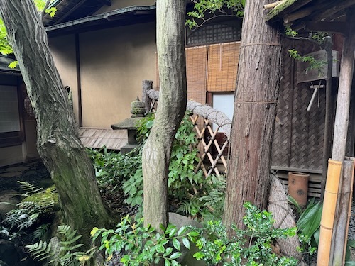いつか・住もう・京都・２ ： 東京・大橋茶寮で名残月の茶会
