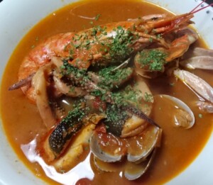 有頭えびとたらのブイヤベース