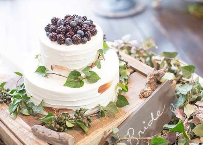 次に流行るのは 押し花ケーキ で間違いなし☆ナチュラルウエディングに合う押し花ケーキに注目！Dressy ドレシー byプラコレウェディングDRESSY 公式 ウェディングドレス・ファッション・エンタメニュース