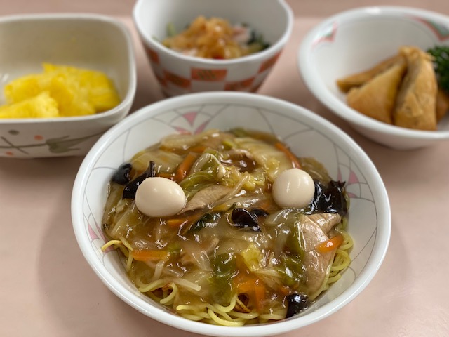 給食室より １１月誕生会：七五三のお祝いメニューの紹介: 東水沢保育園ブログ