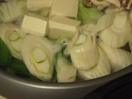 豚とねぎで奇跡のおいしさ。冬の新定番「ねぎまみれ鍋」のレシピ - macaroni