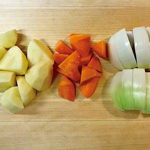 人気洋食店が教えるビーフシチューのレシピ。驚くほどやわらかで野菜のエキスがたっぷり！三越伊勢丹の食メディアFOODIE フーディー