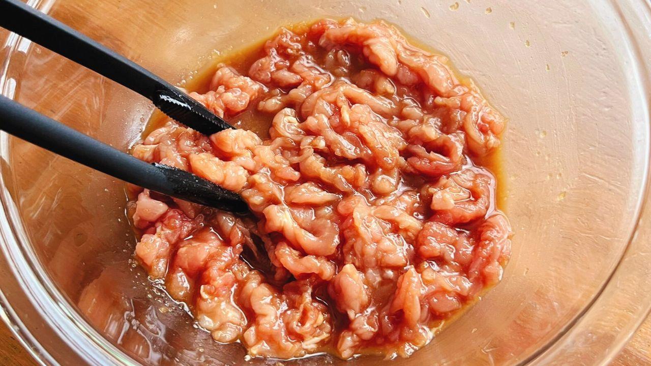 作り置きでお弁当に役立つ！豚こまハンバーグ