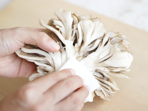 プロが解説 軸は捨てない洗わない！ 種類別きのこの美味しい食べ方・下処理 軸と石づきの違い三越伊勢丹の食メディアFOODIE フーディー