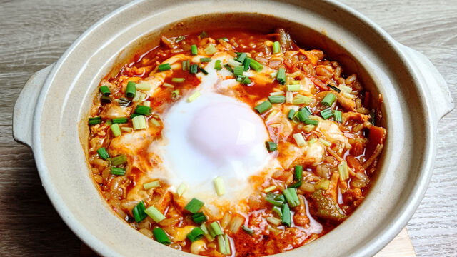 素なしでも本格旨辛！ピリッとおいしい「キムチ鍋」