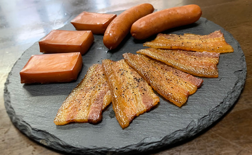 燻製器はいらない。豚バラと紅茶で「自家製ベーコン」の作り方