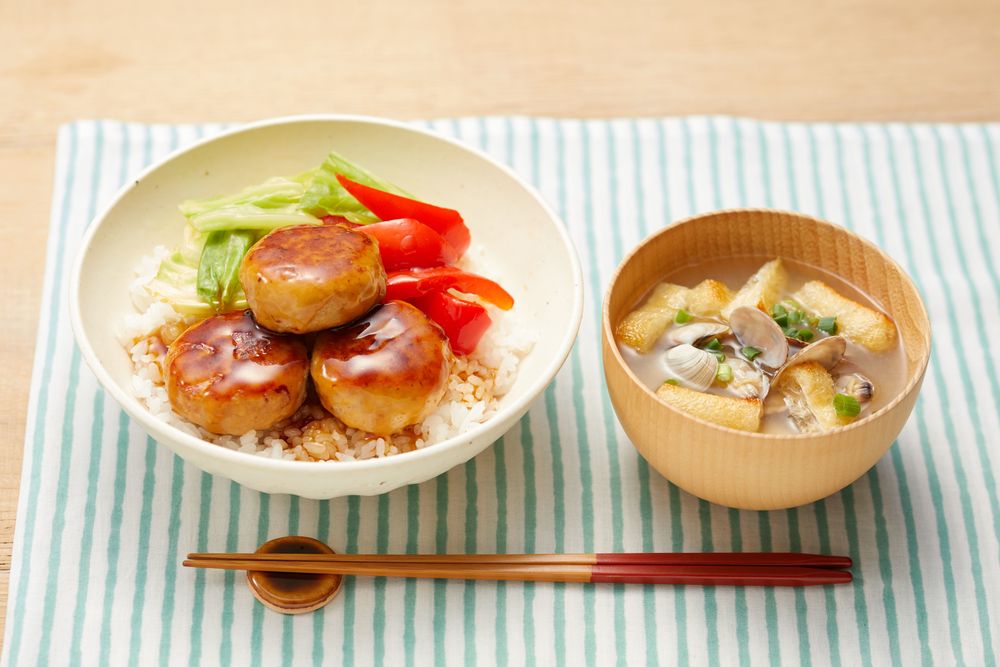 連載 ９ 「だし」の栄養価計算に「こんぶ」や「カツオ節」は使いません！ 〜食品成分表を使った栄養価計算法〜女子栄養大学出版部