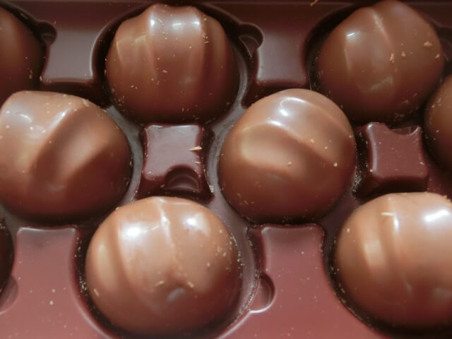 4種のミックスナッツ750g アーモンド・くるみ・ハーブソルト味のヘーゼルナッツ・マカダミアナッツ