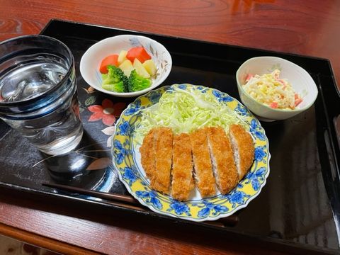 本日のおつまみ紹介頑張るみんなにゲン担ぎ飯！！！ ファイトー🔥💪 menu🍽 ⚫︎タコメシ ⚫︎梅おろしチキンカツ ⚫︎白身魚の塩昆布あえ⚫︎君はwinnerだウインナー ⚫︎明太レンコン ～～～～～～～～～～～～～～ レシピ本第二弾「おつかれごはん おかわり」作っ