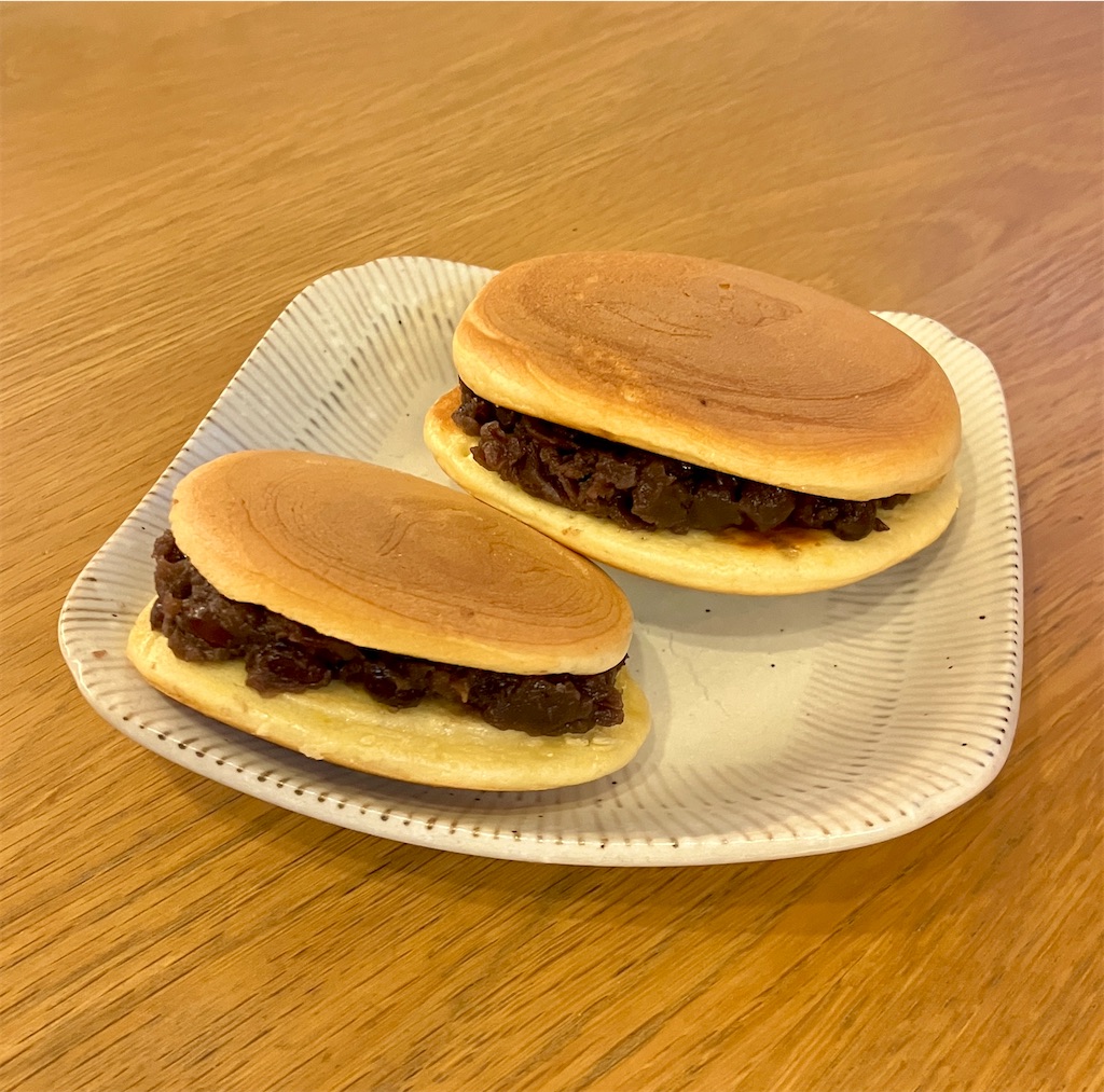 砂糖不使用✨もちもち米粉どら焼き ୨୧୨୧ ＊ ⁡ ⁡餡子は砂糖を使わずに 麹と作る発酵あんこに挑戦！ 水の分量を間違えてパサパサになったり、 カチカチになったり、、 普段作る餡子と比べて ちょっとクセもので 何回か小豆をダメにしました