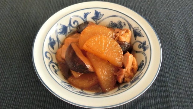 じっくり煮込んでほくほく。基本の大根の煮物