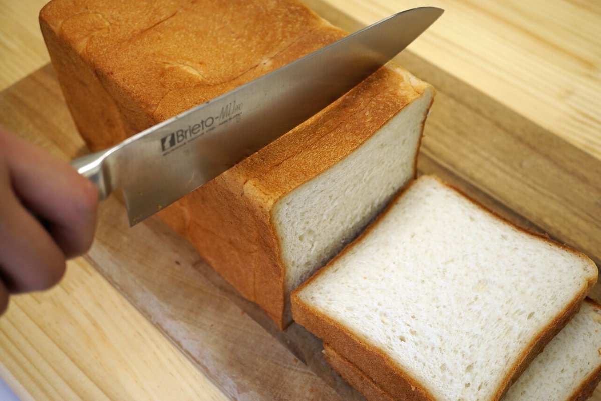 家でパンを切るコツ。包丁を温めると薄いスライスも簡単ESSEonline エッセ オンライン