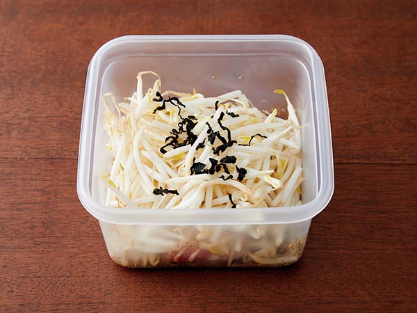 「もやしと豚こまのビビンバ風」レシピ