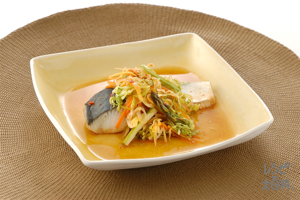 ３日間の夕飯献立 節約食材で満足できる和食晩ごはんレシピと献立の決め方をご紹介！ ヘルシー和風ハンバーグ 甘辛い豚丼の夕食 アジの南蛮漬け