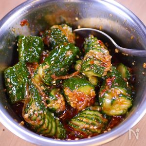 きゅうりとひき肉のごまラー油炒め