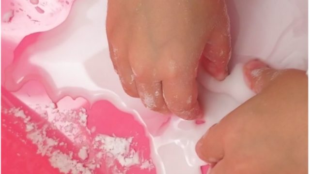 保育アレコレ 片栗粉スライム 感触遊び愛媛県保育士・保育所支援センタ