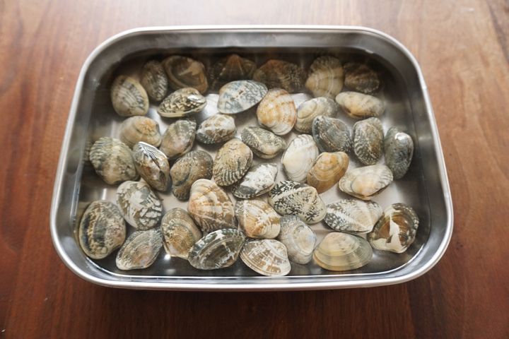 つくれぽ1000あさりの砂抜きレシピ人気1位～40位を失敗しない時間からお湯を使う時短法や一晩つける簡単レシピまで紹介クーカイ-Cookai