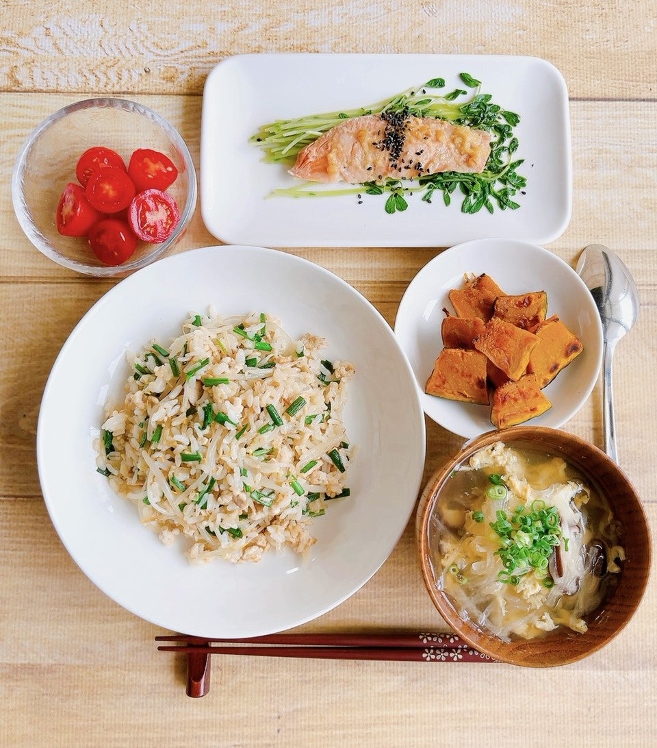 ガッツリ食べたい気分なので新御茶ノ水の萬龍で肉玉炒飯とジャンボ餃子をいただきました - 岩風呂