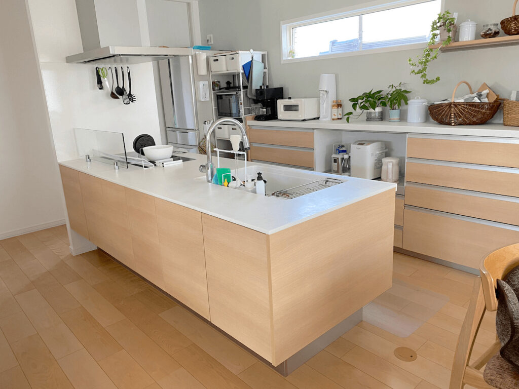 キッチンの立ち上がり : ローコストで建てる四角い家