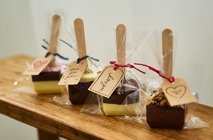 バレンタインにも♡サプライズボックス お菓子ボックス びっくり箱 プレゼントに‼️