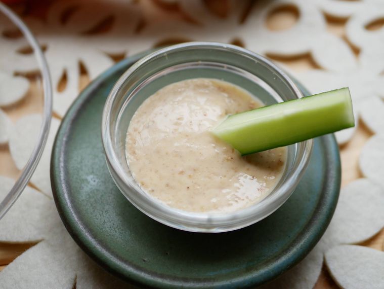 セブンの『138円スナック』がコスパ最強すぎる！「無限に食える」「止まらない」お皿から溢れそうなボリュームなんです！ 実食レビュー