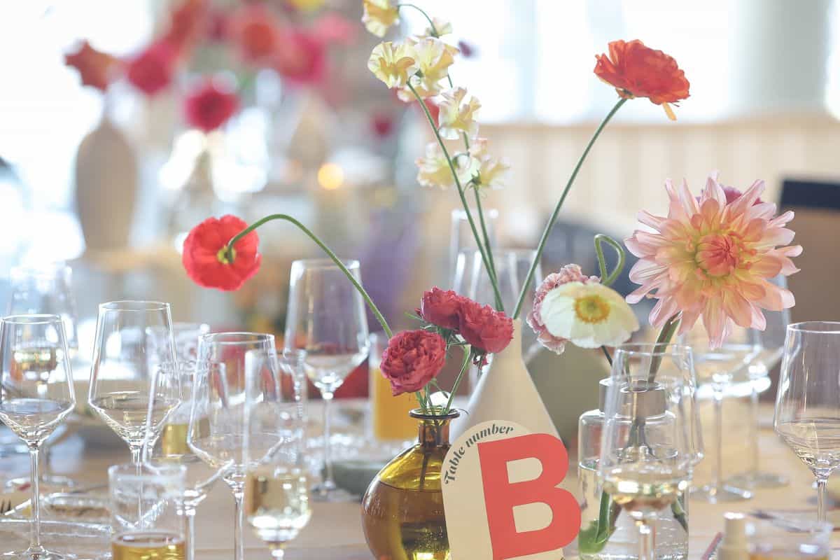 トレンドの高砂ソファとは？ おすすめの装花の飾り方結婚式場の選び方