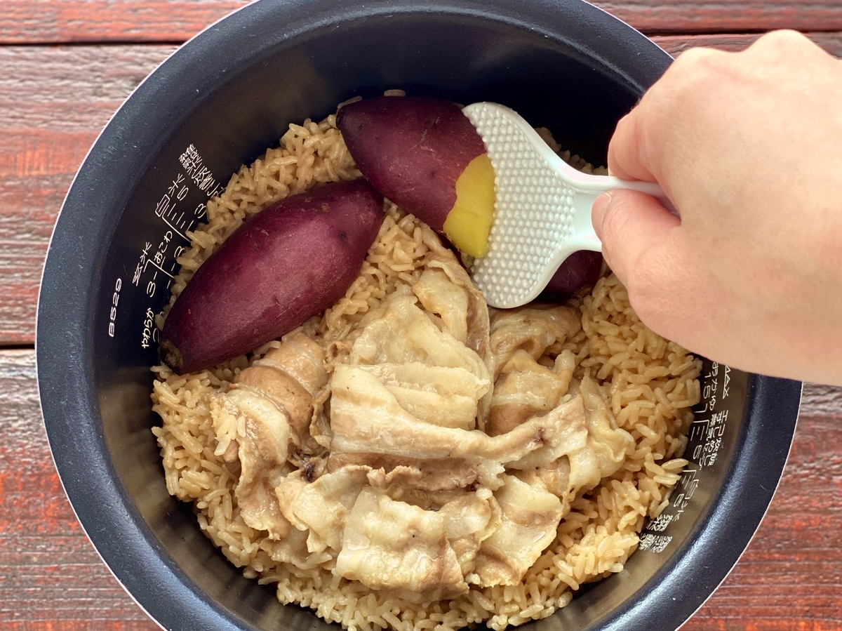 豚バラとさつまいもの炊き込みご飯