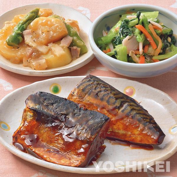 ☑︎塩サバのトマト味噌煮 ⁡ \Ö今 日 の 献 立 ⁡ 主菜塩サバのトマト味噌煮 副菜まいたけと人参ときゅうりの胡麻酢和え副菜さつまいもとお豆のクリームチーズ和え 汁物ハムのかきたまスープ ⁡ ✳︎レシピIDをレシピサイトNadiaに 入力するとレシピがHITし