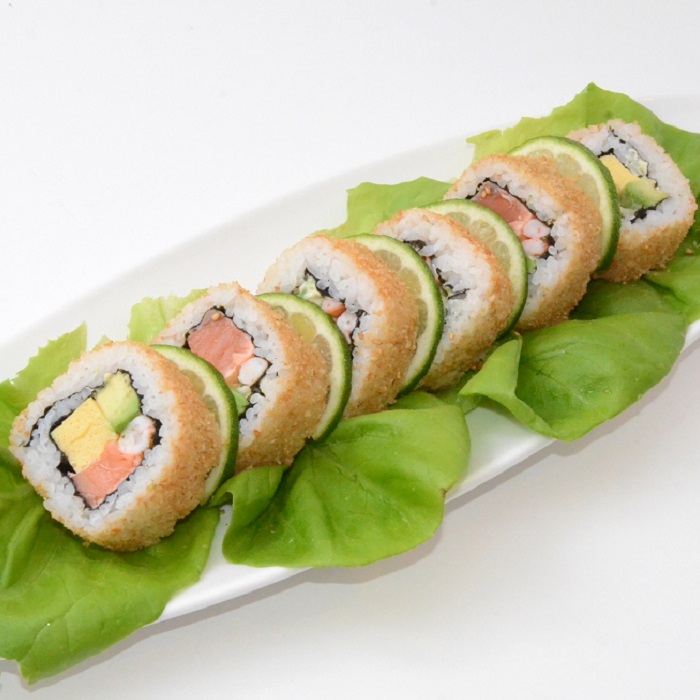 ラップで簡単！彩りカリフォルニアロールの作り方