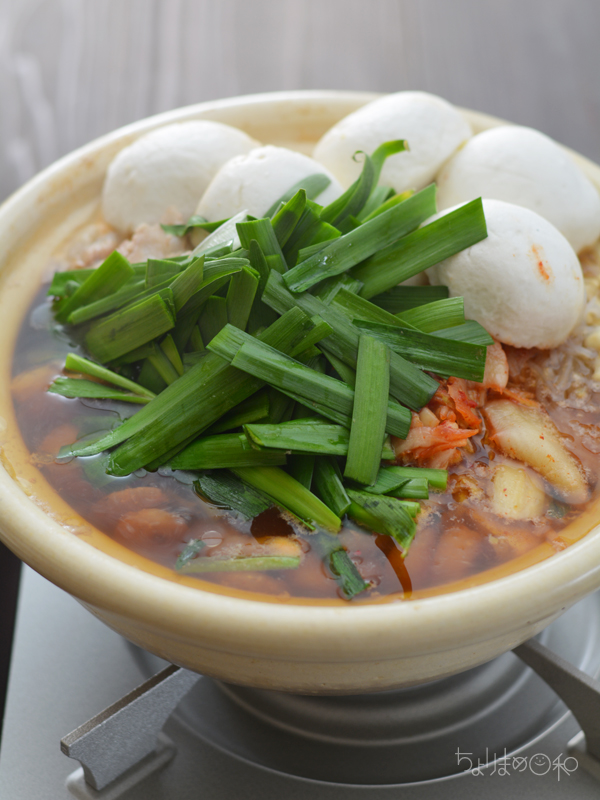 寒いので免疫力をつけようとキムチ鍋🥘♥️💚🧡💜🏳️‍🌈🏳️‍⚧️を野菜たっぷりで作ってみました😊🤭😋材料は、にんじん🥕舞茸、白菜、大根、もやし、水菜、焼き豆腐、鳥手羽は切り込みいれてたべやすく、刻み臼あげ、がんも、味付けは昆布出汁にウェイパー、醤油、砂糖、最後にキムチとコチジャンいれて、味を整えて、辛さは好みです‼️🤭,おうちの晩御飯みんなのいただきます家庭料理が一番夕食