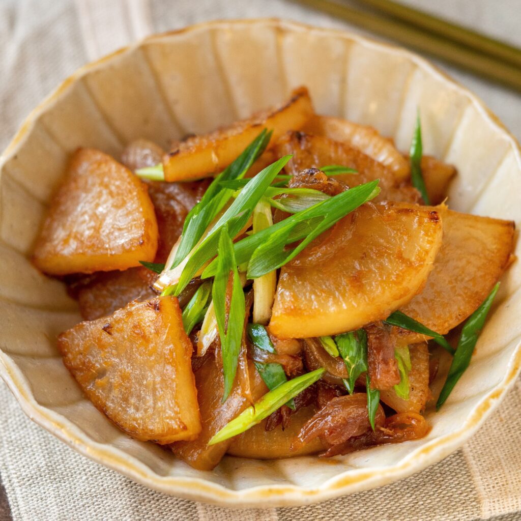ひき肉の旨味！大根とじゃがいもの煮物の作り方よなよな食堂〜毎日の簡単料理レシピ