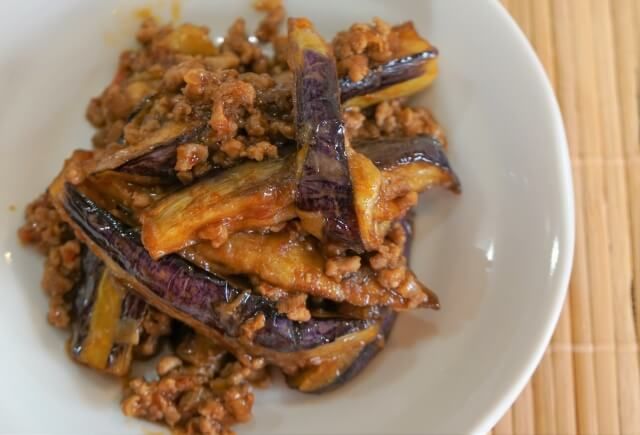 味噌炒めってこんなにおいしかった？和田明日香さんの「辛味噌なす豚」がたまらんのだ！ヨムーノ