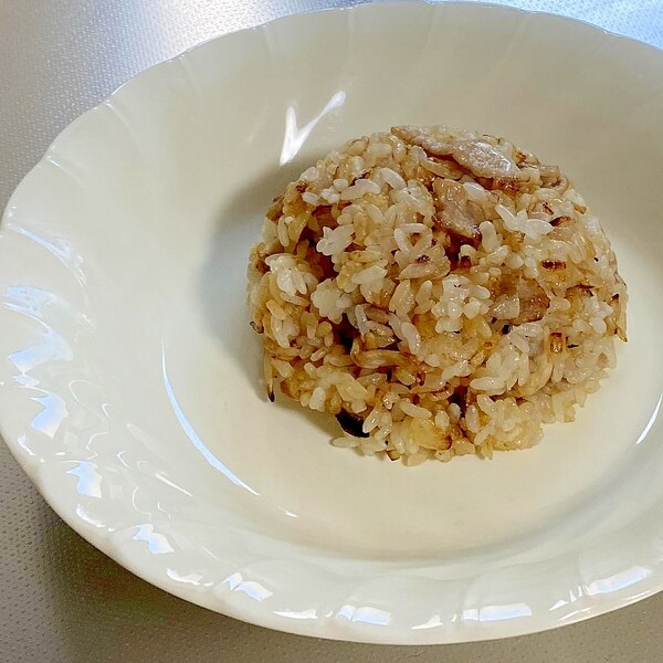 Amazon.co.jp: 完全メシ DELI 日清食品 冷凍 黒胡椒がきいた炙り焼豚炒飯 5食セット レトルト 冷凍弁当 チャーハン 中華 焼豚レンチン たんぱく質26.5g PFCバランス 食物繊維7.9g : 食品・飲料・お酒