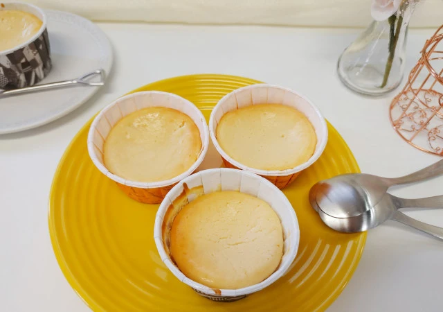 ダイエットにも人気のオイコスで簡単 まるでチーズケーキ！混ぜて焼くだけオイコスベイクドケーキの作り方