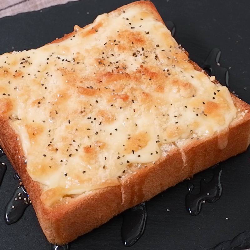 シンプルなのにトロ旨 チーズトースト