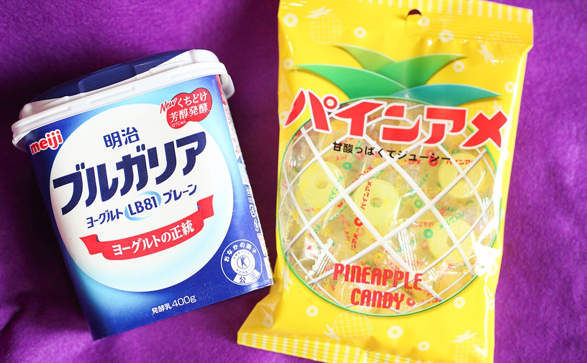 今話題のパインアメヨーグルトを食べる