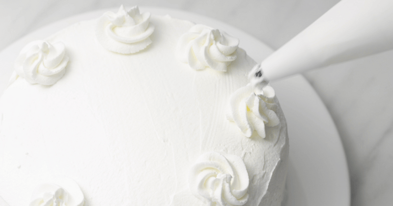 ., イチゴのショートケーキ, デコレーションの組み立て方を短くまとめました。, 生クリームの広げ方, イチゴの並べ方,側面の塗り方 スパチュラの持ち方や角度 , イチゴの飾り方など。, ケーキ作りがもっと気軽に作れるようになってもらえたら ,作りたい方います、、よね？？,hirokoskitchen ,デコレーションケーキ ,ケーキ作り好きな人と繋がりたい