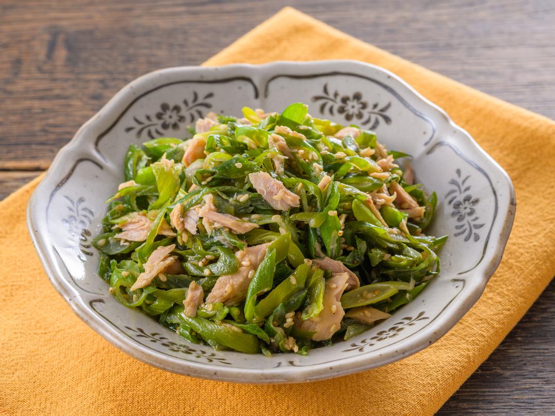 葉ねぎとまぐろのからし酢みそがけ