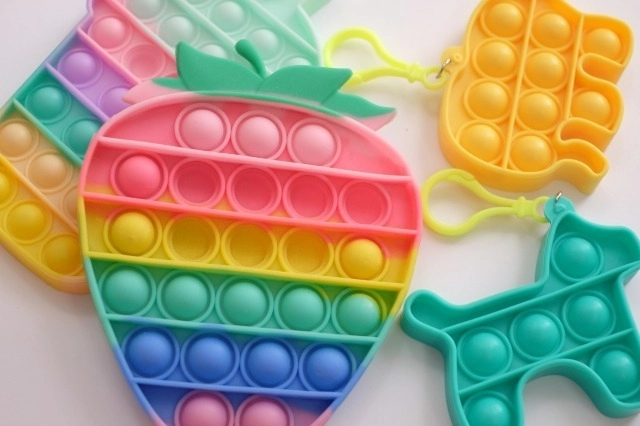 話題の「プッシュポップ」！ダイソー 100均 で手軽にゲットして遊び方無限大えぶりでいコリア