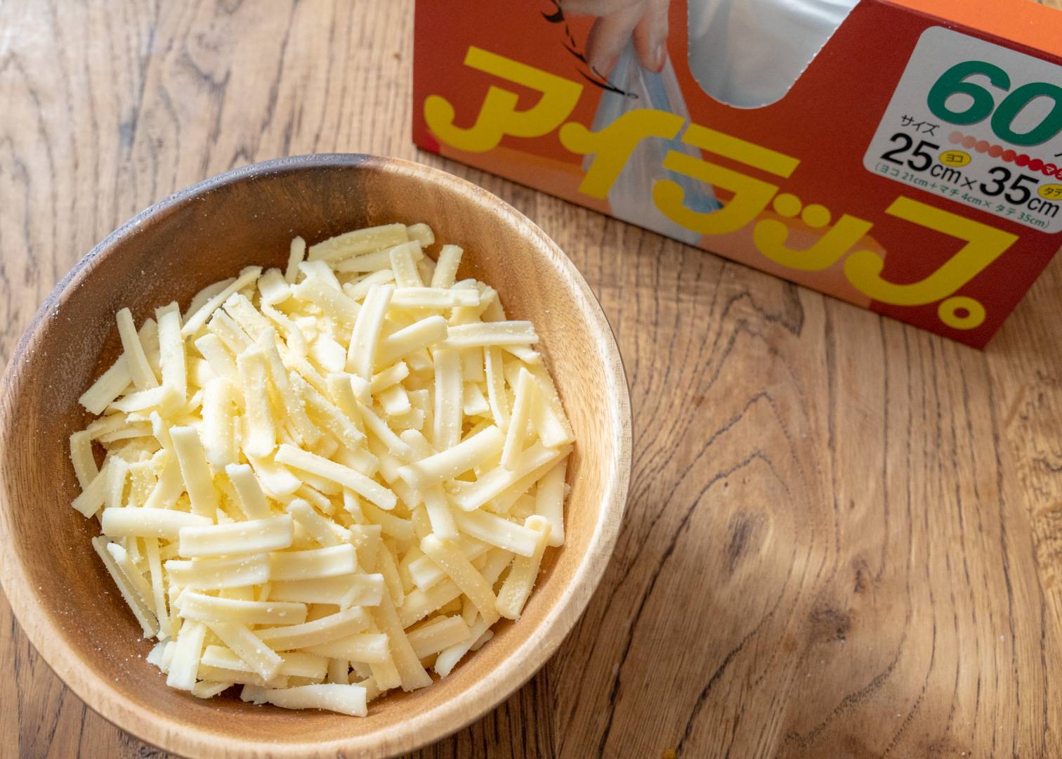 使えきれなかったチーズをパラパラと冷凍させる超簡単ポイント！サンキュ！STYLE